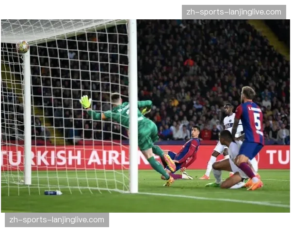 登贝莱边路爆破对阵库利巴利 法国塞内加尔小组赛上演速度与技术博弈