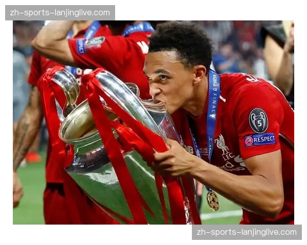 阿诺德承担攻防转换组织重任 中场球员传球调度能力关键